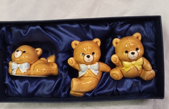 3)- Vintage Russ Berrie Bears Sat Posing Porcelian Ceramic Miniature Ornaments - Picture 1 of 9